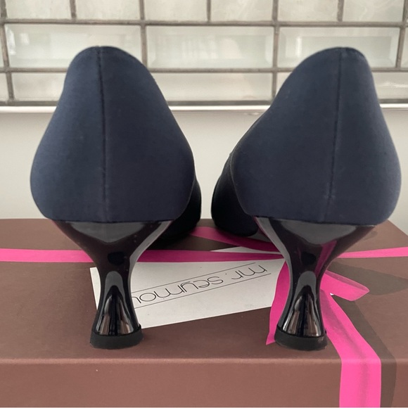 Navy Pumps with patent bow and heal. - Picture 3 of 8